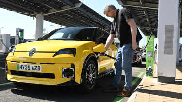 Electric car charging mega test - Renault charging